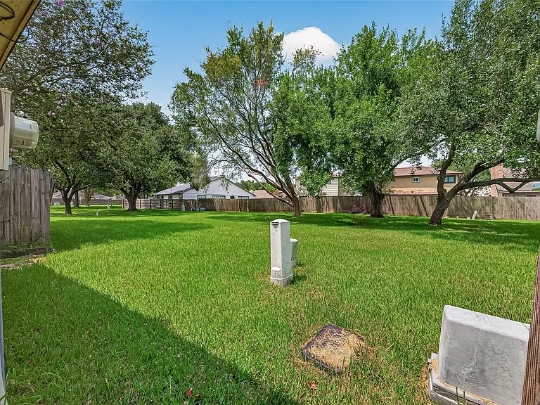 2523 Creekway Cir — Photo 42