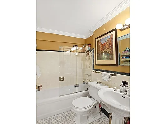 Sold by Aclawrence | media 21