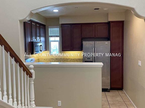 5th image of 41549 Wild Ivy Ave Unit 2