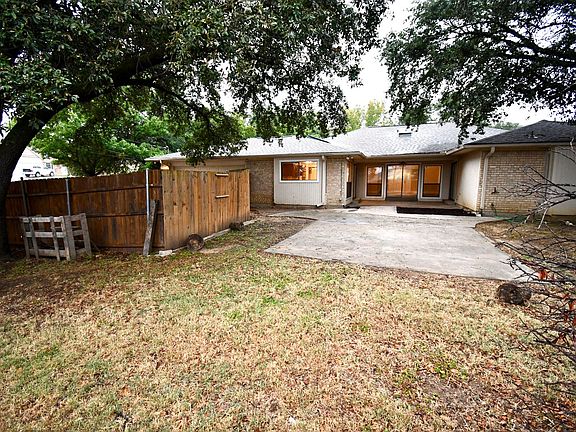 5th image of 2366 Hill N Dale Dr