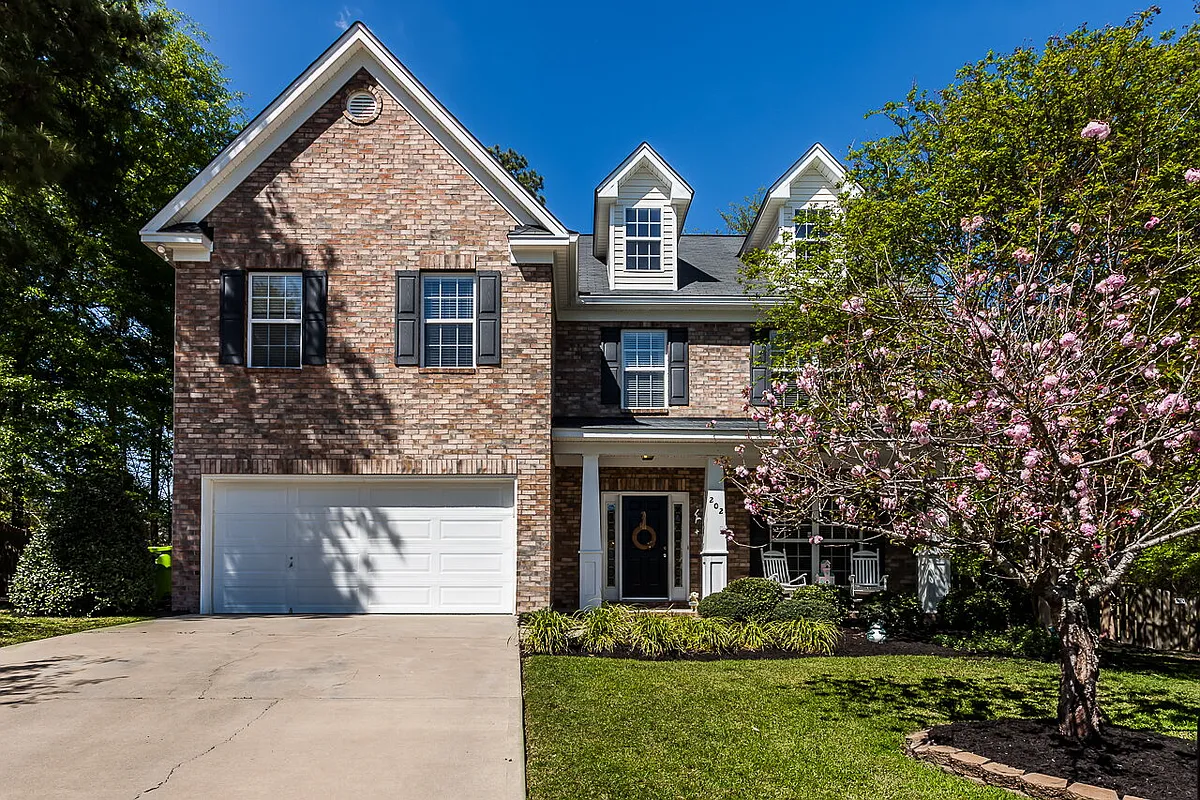 Building Photo - 202 Castlebury Dr