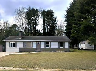 211 Garden Ln, Canton, NC 28716
