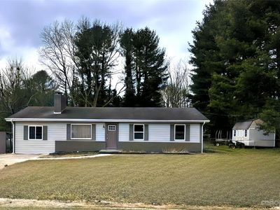 211 Garden Ln, Canton, NC, 28716