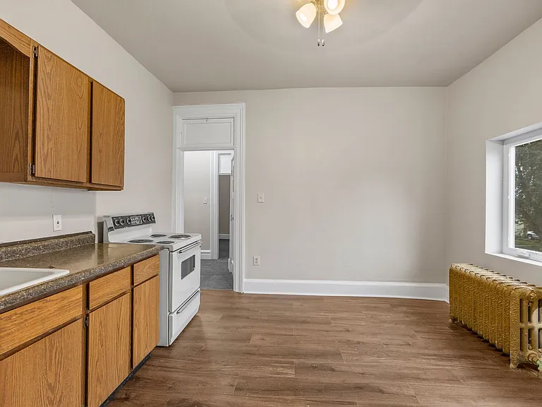 617 E Montgomery St — Photo 2