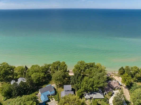 3986 Evergreen Ln, Benton Harbor, MI 49022