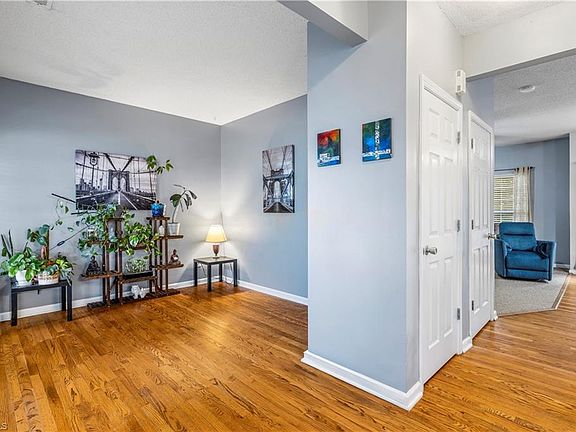 5th image of 419 Rockbridge Dr
