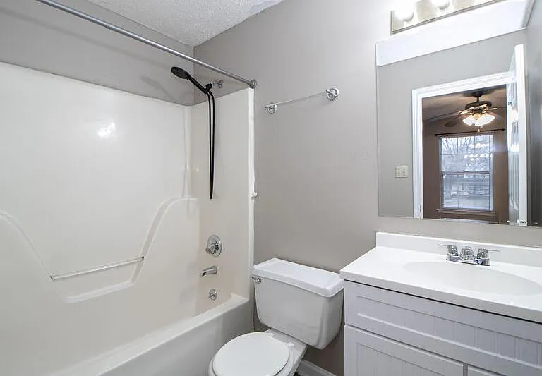 131 Lilian Dr — Photo 15