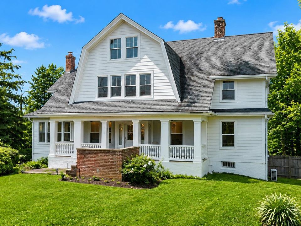 1st image of 68 A Carlton Avenue