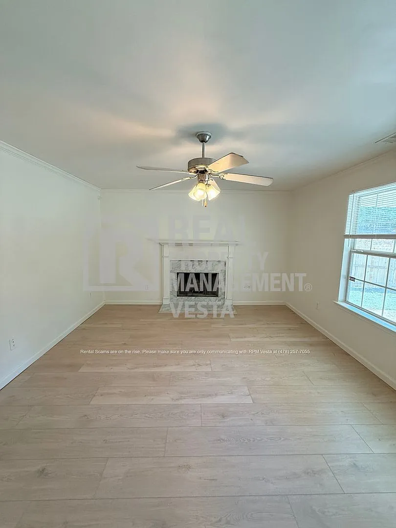 3 bed, 2.5 bath, 1400 sqft, $1,750 — Photo 2