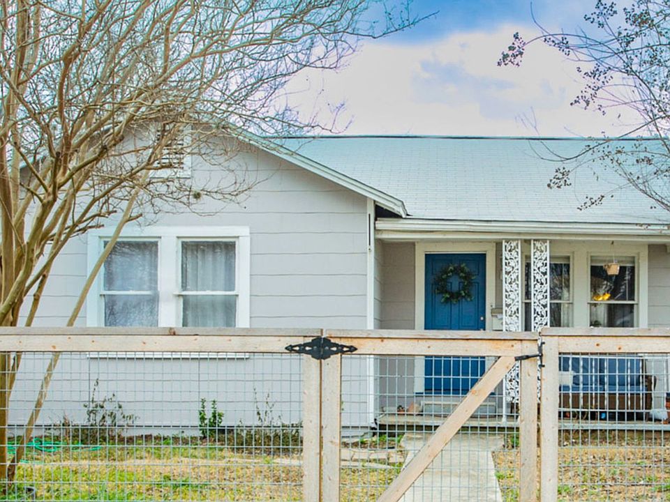 1st image of 706 Lovera Blvd