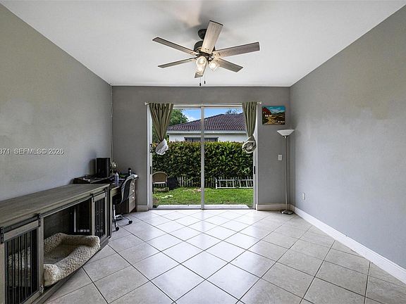 4th image of 990 NE 42nd Pl