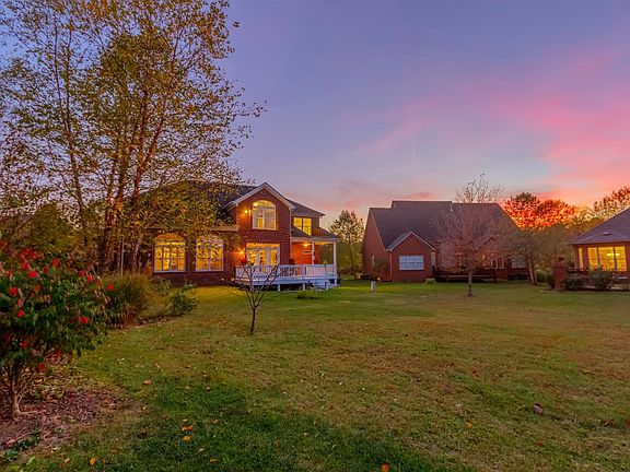 3rd image of 909 Princess Doreen Dr