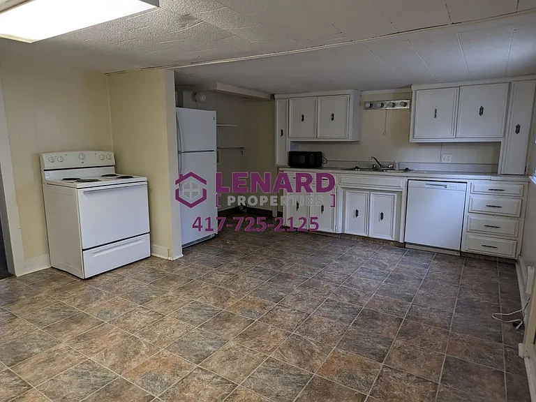 446 N Claud Ave — Photo 8