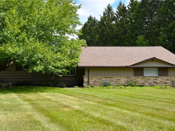 8398 Riverside Dr, Novelty, OH 44072