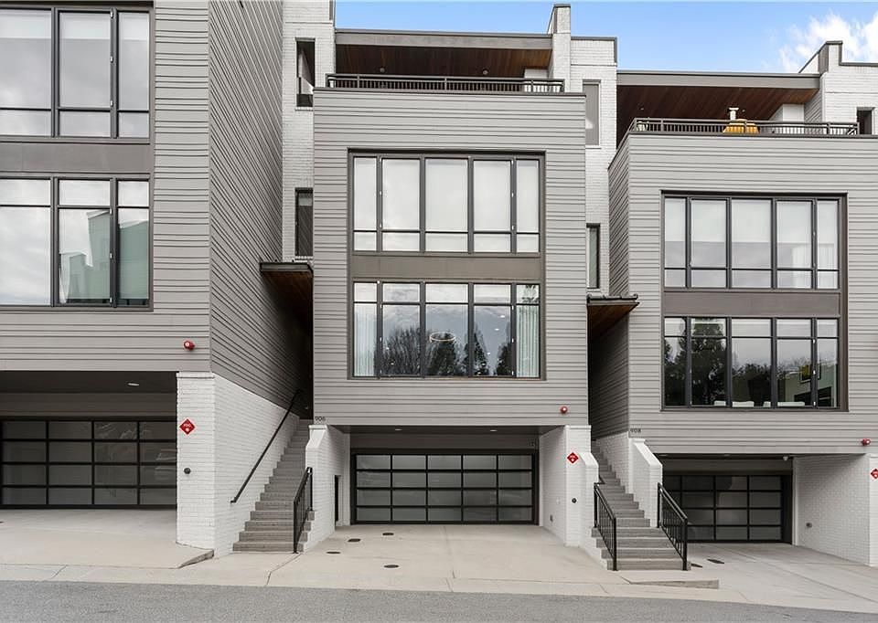 1st image of 906 Lenox Blvd NE