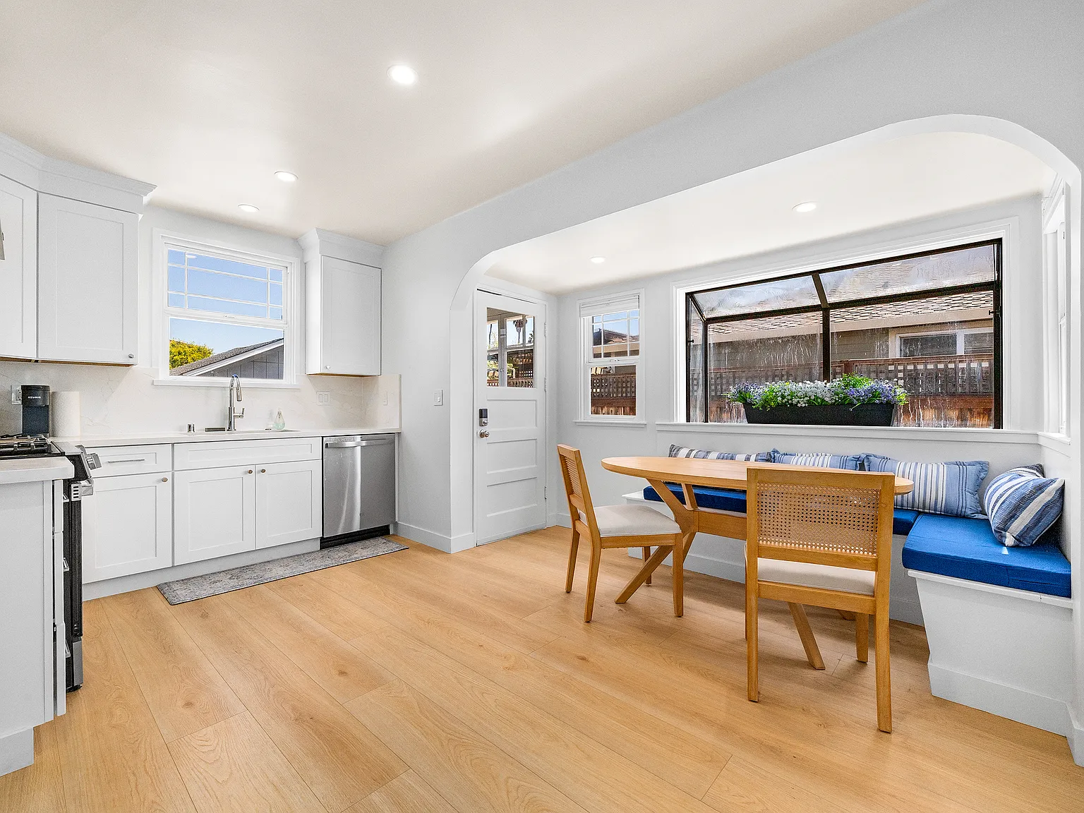 2 bed, 940 sqft, $5,800 — Photo 4