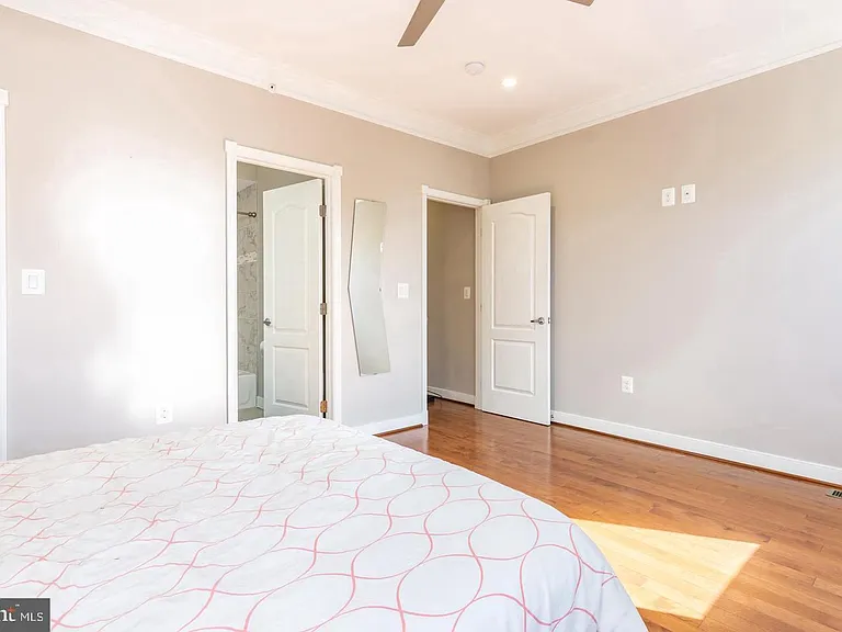 59 R St NE #2 — Photo 15