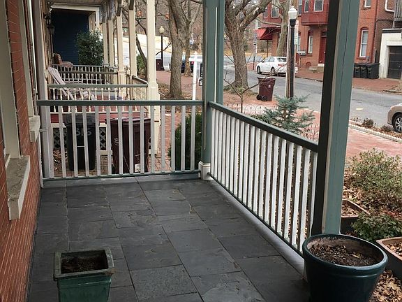 4th image of 814 W 10th St