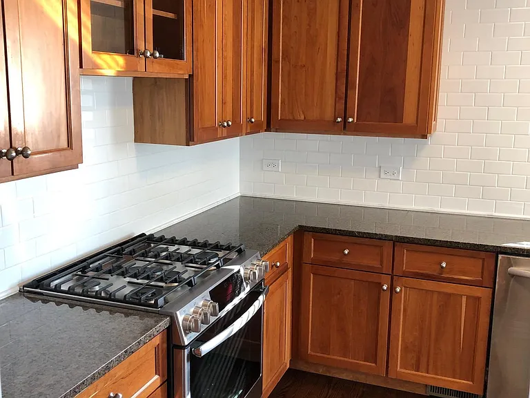315 N School St — Photo 7