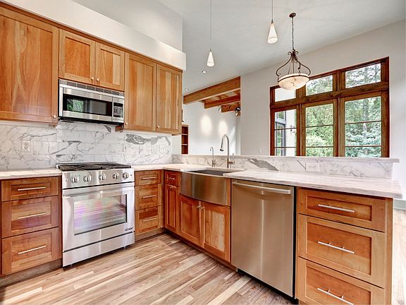 4th image of 1084 Vista Trl NE