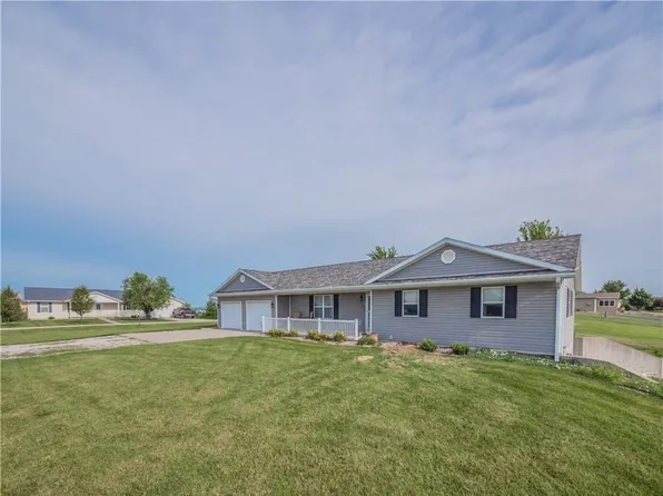 30635 Porter Dr, Maryville, MO 64468