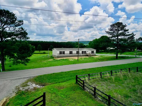 1118 Evergreen Rd, Falkville, AL 35622