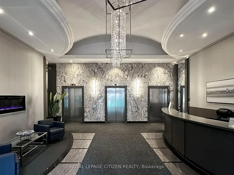 555 Yonge St #302 — Photo 3
