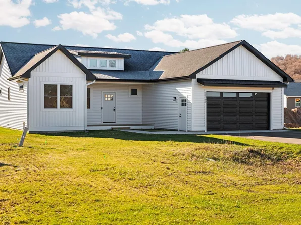 11507 S Sunset Dr, Empire, MI 49630