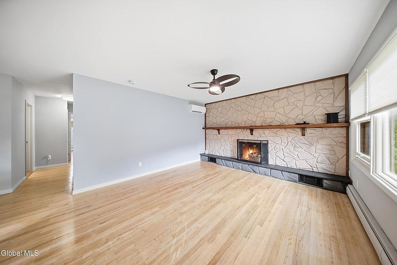 3rd image of 102 Greenleaf Drive