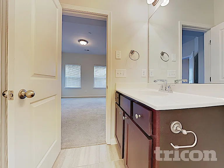 302 Woodfern Ct — Photo 8