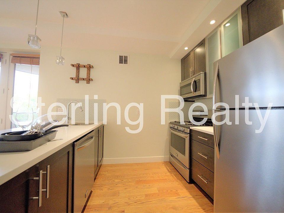 1st image of 2704 Hoyt Ave S #2