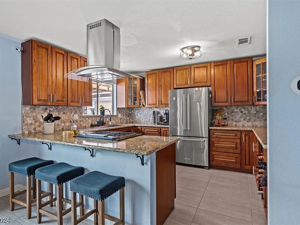 1st image of 4548 Sun Valley Dr