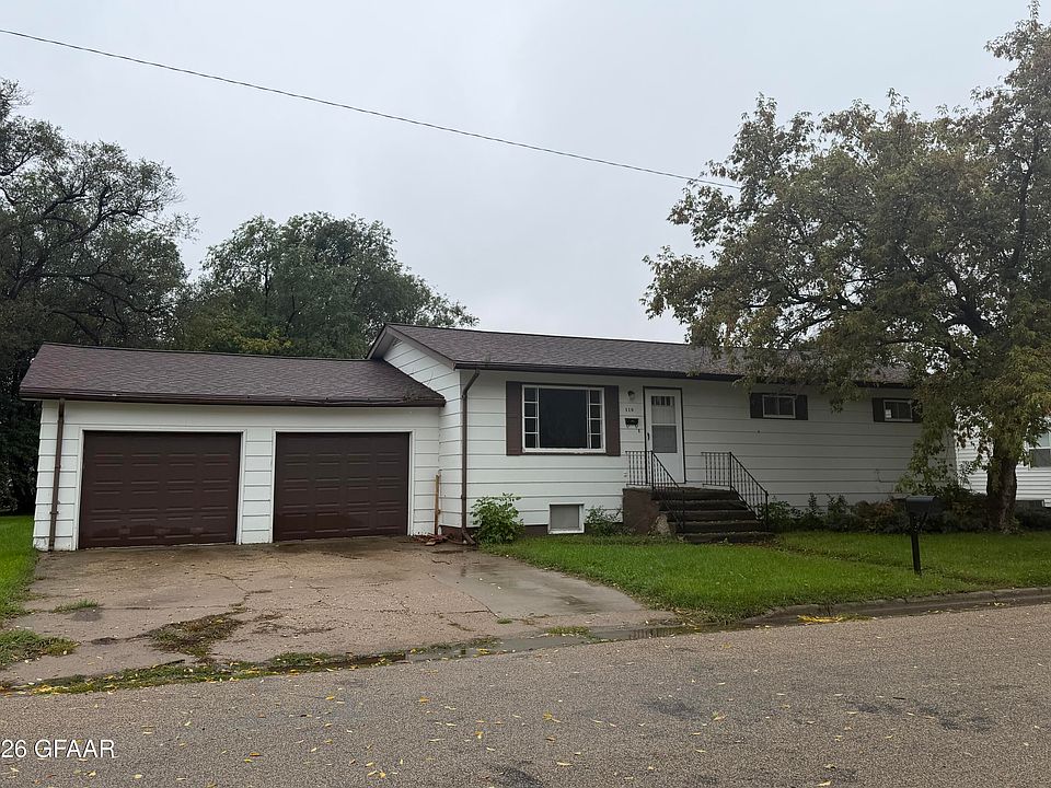 1st image of 110 7th St E