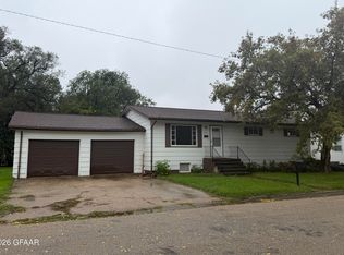 110 7th St E, Park River, ND 58270