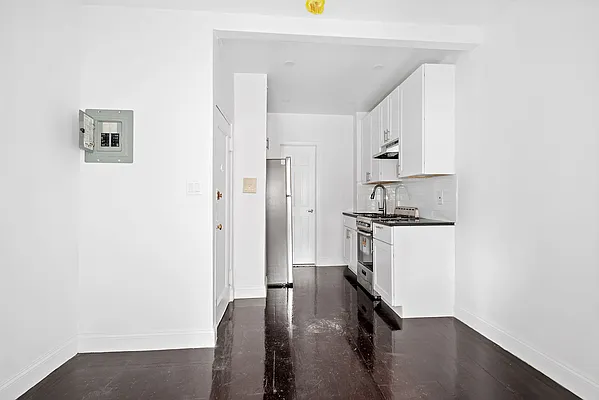 Rented by Compass | media 21