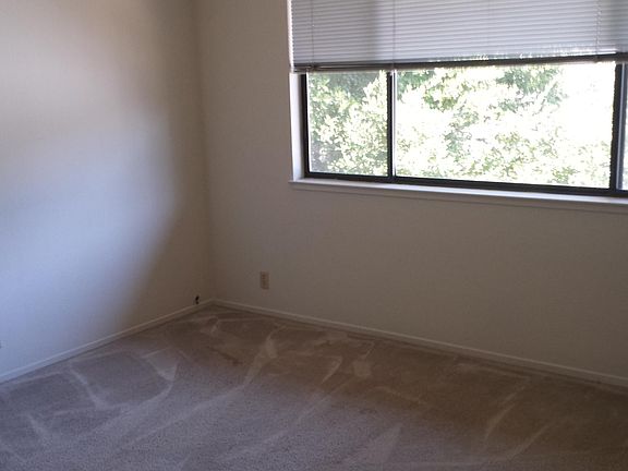 2nd image of 215 E Okeefe St APT 8