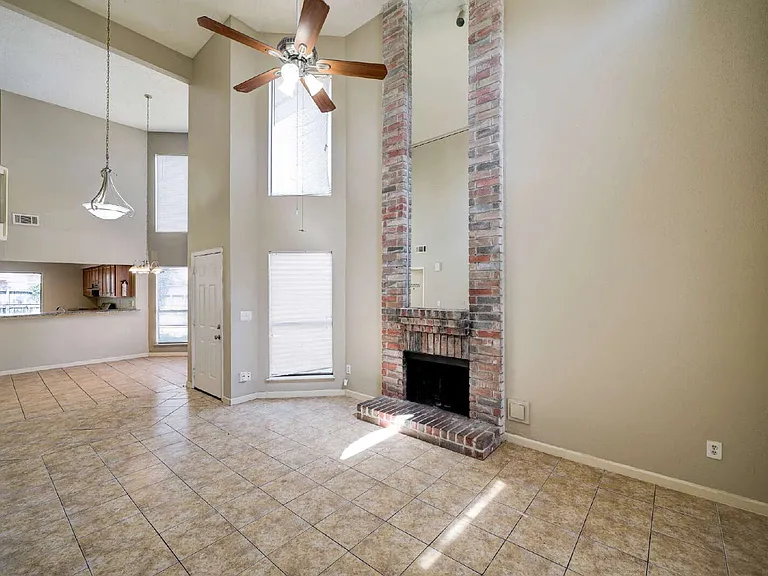 10731 Staghill Dr — Photo 4