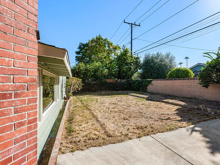 301 Frances St — Photo 28