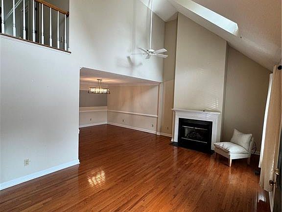 3rd image of 330 W Presnell St APT 37