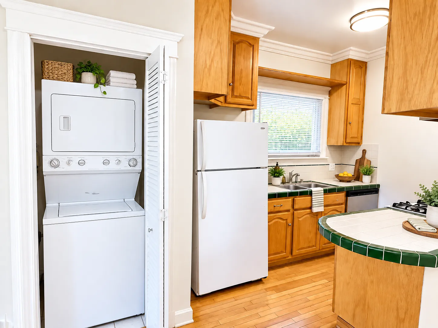 2 bed, 950 sqft, $2,890 — Photo 3