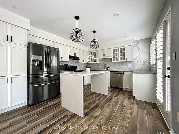 3rd image of 5617 Thorn Ln