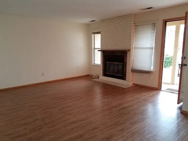 1463 E Millard Way — Photo 3