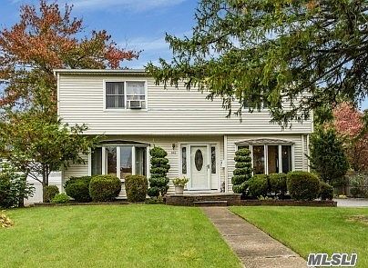 2nd image of 845 Park Ln S