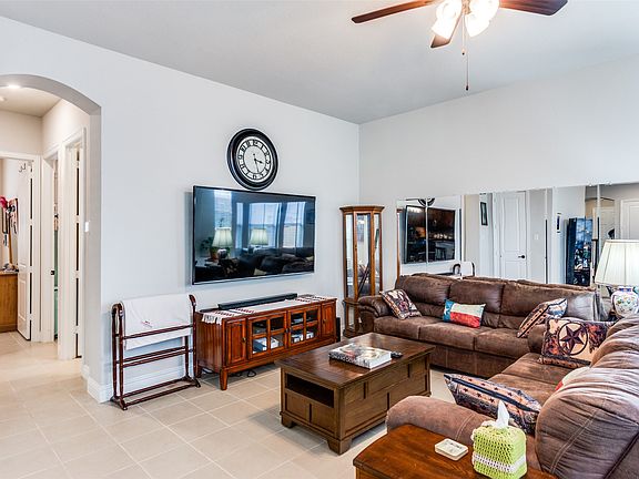 2nd image of 1812 Graham Way