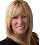 Kim Douglas, Agent in Boston, MA