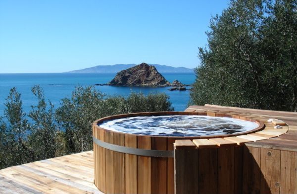 Rustic Hot Tub By Brad Andersohn Zillow Digs Zillow 0321