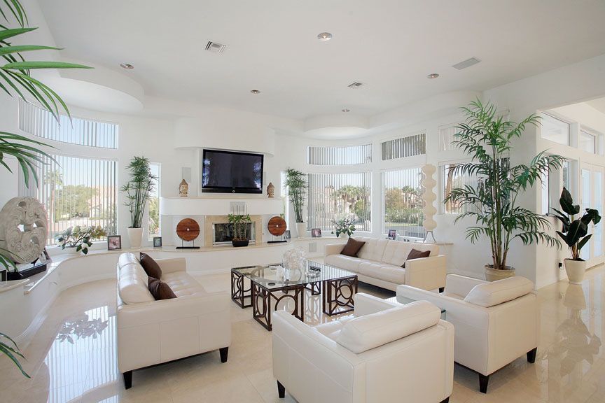 Contemporary Living Room with Transom window in LAS VEGAS, NV | Zillow