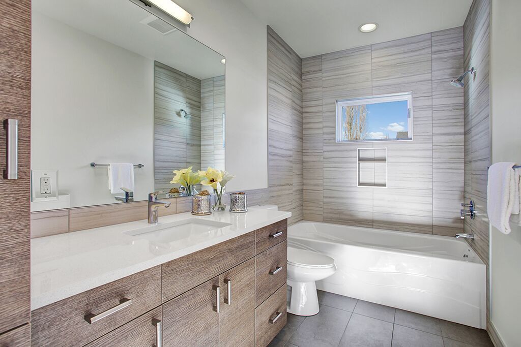 Contemporary Full Bathroom with Flush by Van Wyck & Porter ...