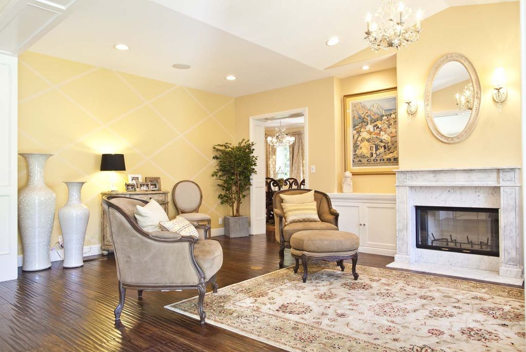 Traditional Living Room with Wall sconce & Chandelier in 