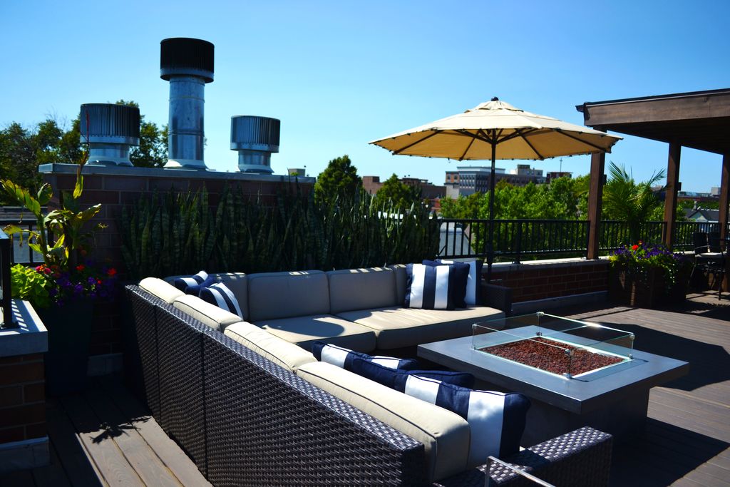 Contemporary Deck by Chicago Roof Deck + Garden | Zillow Digs | Zillow